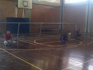 Foto del partido entre los equipos de Bolívar y Carabobo en el Nacional de goalball masculino de este año en Caracas.