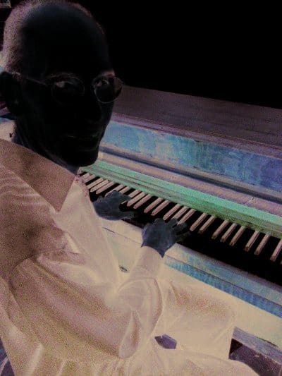 Carlos Louise y su piano. 