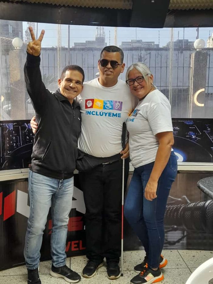 Luis Orozco, Nancy Pérez, y José Luis Silva en ViVa 96.1FM. 
